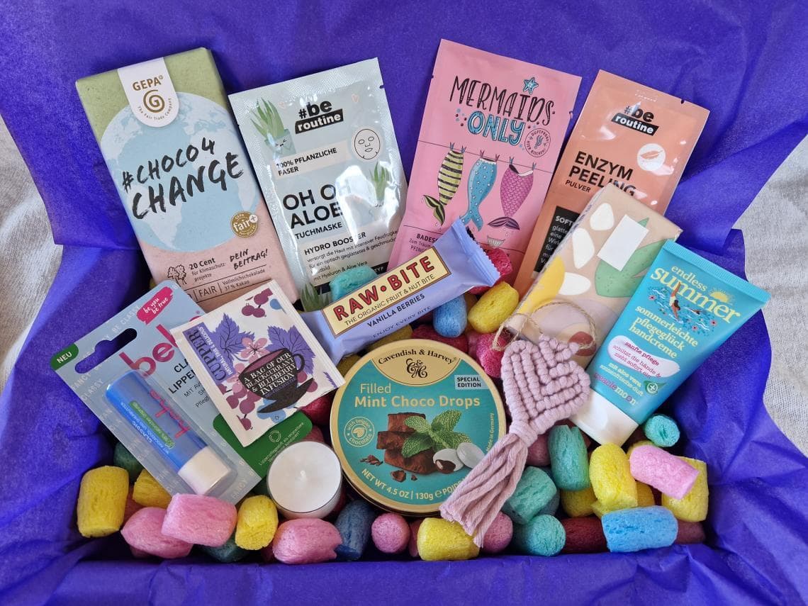 Wellness-Geschenkbox für Frauen mit Beauty- und Genussprodukten